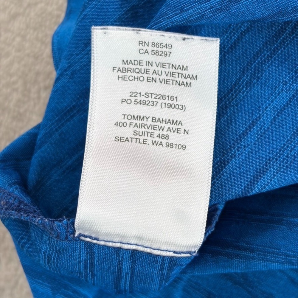 Tommy Bahama Wave Crest Henley T Shirt in Blue Men Medium Short Sleeve Resort - Picture 6 of 6